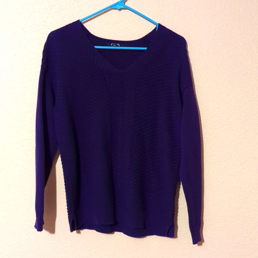 Women's Chaps V Neck Sweater. Purple. Size Medium. Great condition!